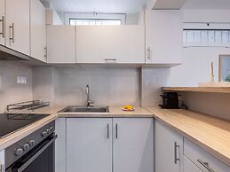 Vouliagmeni Stylish Homes by BluPine