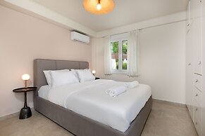 Vouliagmeni Stylish Homes by BluPine