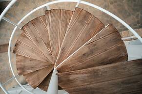 Vouliagmeni Stylish Homes by BluPine