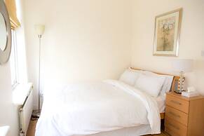 Modern 2 bed flat in historic building