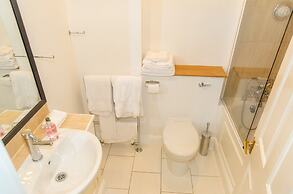 Modern 2 bed flat in historic building