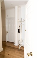 Modern 2 bed flat in historic building