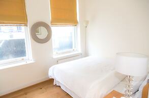 Modern 2 bed flat in historic building