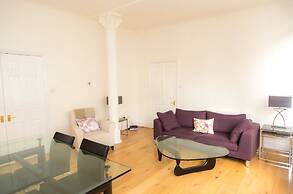 Modern 2 bed flat in historic building