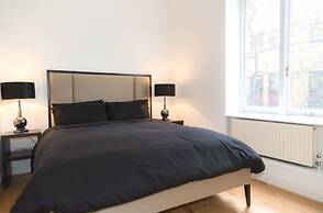 Modern 2 bed flat in historic building