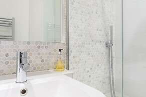 Modern stylish and luxurious 1 bed flat