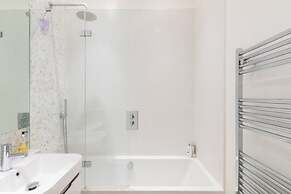 Modern stylish and luxurious 1 bed flat