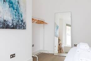 Modern stylish and luxurious 1 bed flat