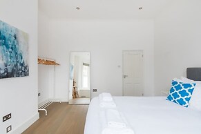 Modern stylish and luxurious 1 bed flat