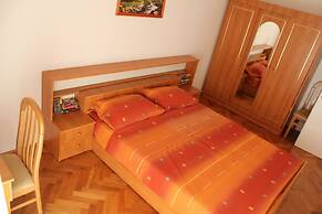 Sunny Family Apartment