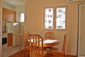 Sunny Family Apartment
