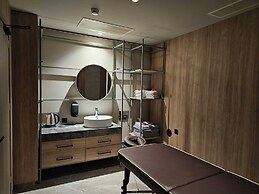 Petousis Hotel & Suites