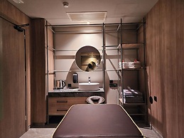 Petousis Hotel & Suites