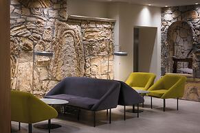 Petousis Hotel & Suites