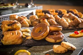 Petousis Hotel & Suites