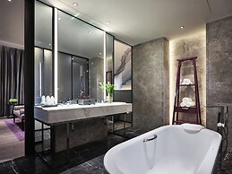 Crowne Plaza Wuxi Lake View by IHG