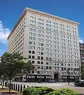 Bridgestreet at the Leader Building