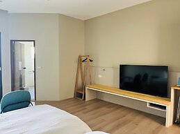 Xi Tou in Sunny Day Inn