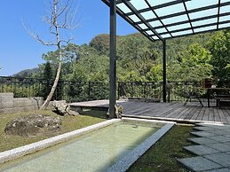 Xi Tou in Sunny Day Inn