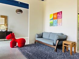 Xi Tou in Sunny Day Inn