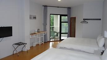 Xi Tou in Sunny Day Inn