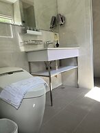 Xi Tou in Sunny Day Inn