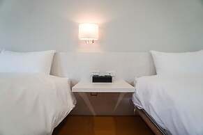 Xi Tou in Sunny Day Inn