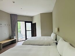 Xi Tou in Sunny Day Inn