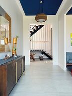 Xi Tou in Sunny Day Inn