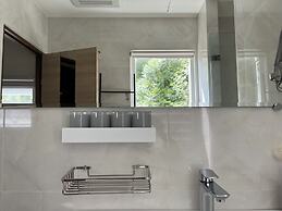 Xi Tou in Sunny Day Inn