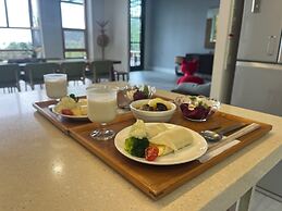 Xi Tou in Sunny Day Inn