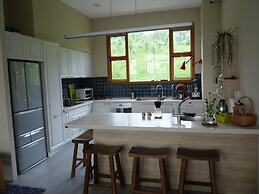 Xi Tou in Sunny Day Inn