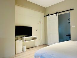 Xi Tou in Sunny Day Inn