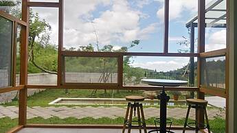 Xi Tou in Sunny Day Inn