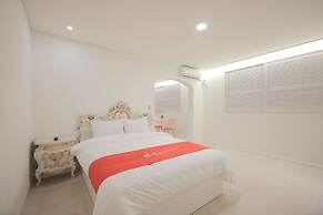 Elysian Hotel