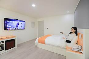Elysian Hotel