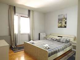 Three Bedroom Apartment With Garden