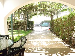 Three Bedroom Apartment With Garden