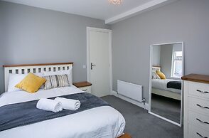 11 College Place North