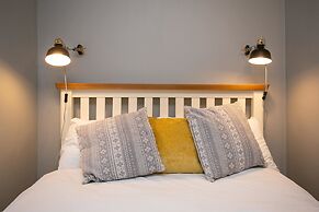 11 College Place North