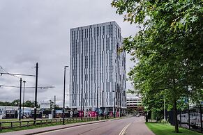 Beautiful Apartments in Media City