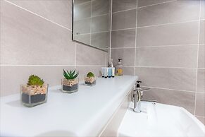 Beautiful Apartments in Media City