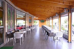 Hotel Hadaik Ain Asserdoune