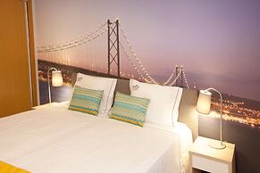 Famous Crows Lisbon Suites