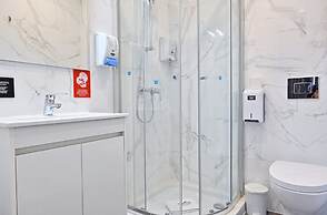 Famous Crows Lisbon Suites