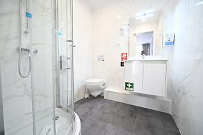 Famous Crows Lisbon Suites