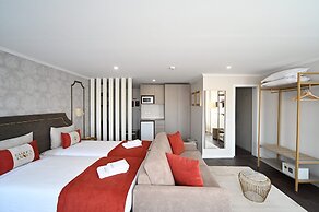 Famous Crows Lisbon Suites