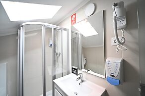 Famous Crows Lisbon Suites