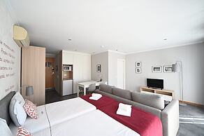 Famous Crows Lisbon Suites