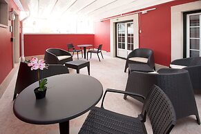 Famous Crows Lisbon Suites